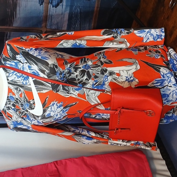 BRAND NEW WITH THE TAGS nike bodycon floral logo dress size medium - Picture 9 of 11